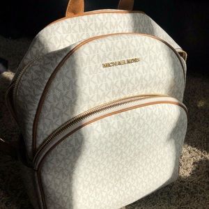Medium abbey Michael Kors back pack